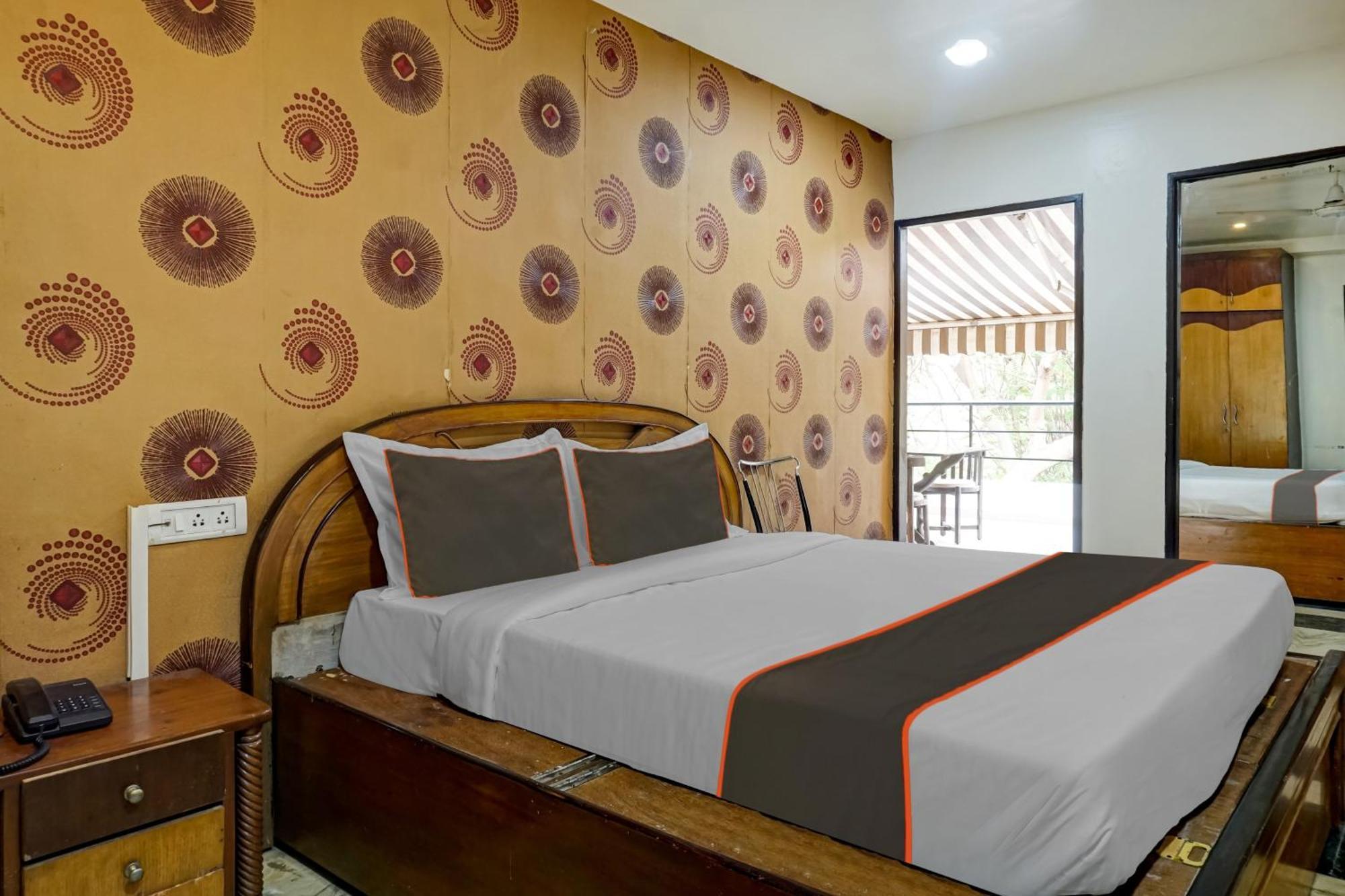 Hotel Galaxy Residency Kalyani Nagar Пуна Экстерьер фото
