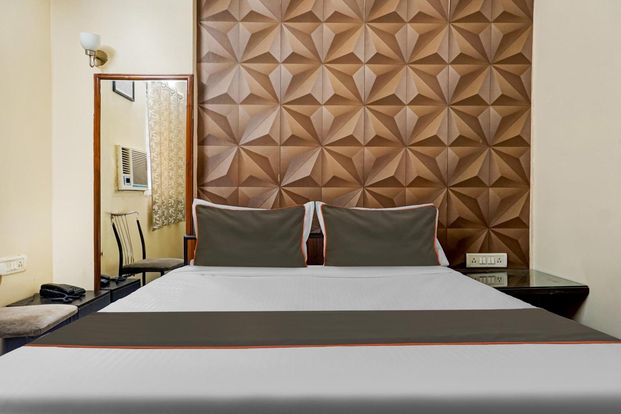 Hotel Galaxy Residency Kalyani Nagar Пуна Экстерьер фото
