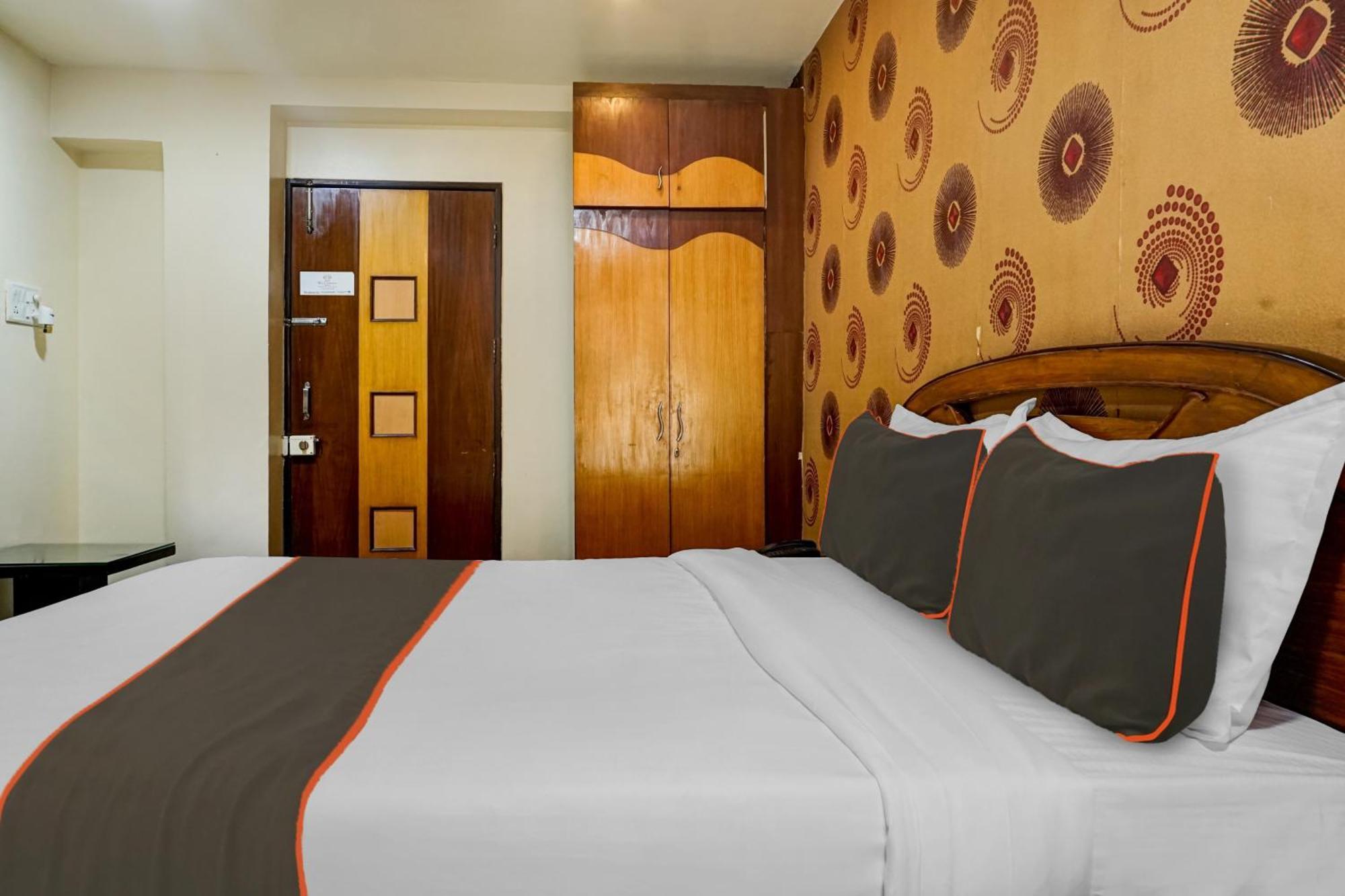 Hotel Galaxy Residency Kalyani Nagar Пуна Экстерьер фото