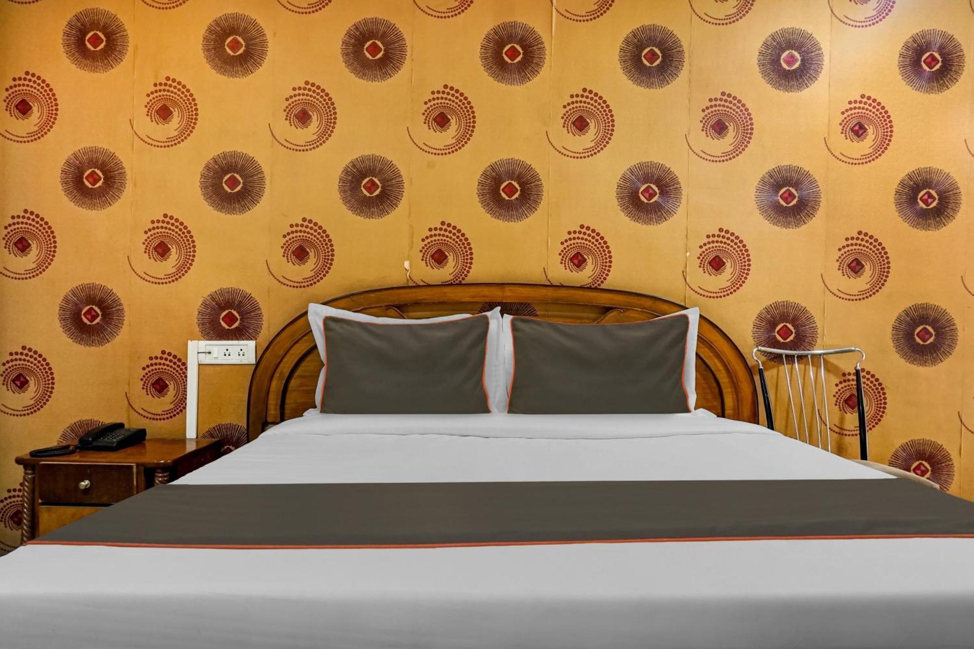 Hotel Galaxy Residency Kalyani Nagar Пуна Экстерьер фото