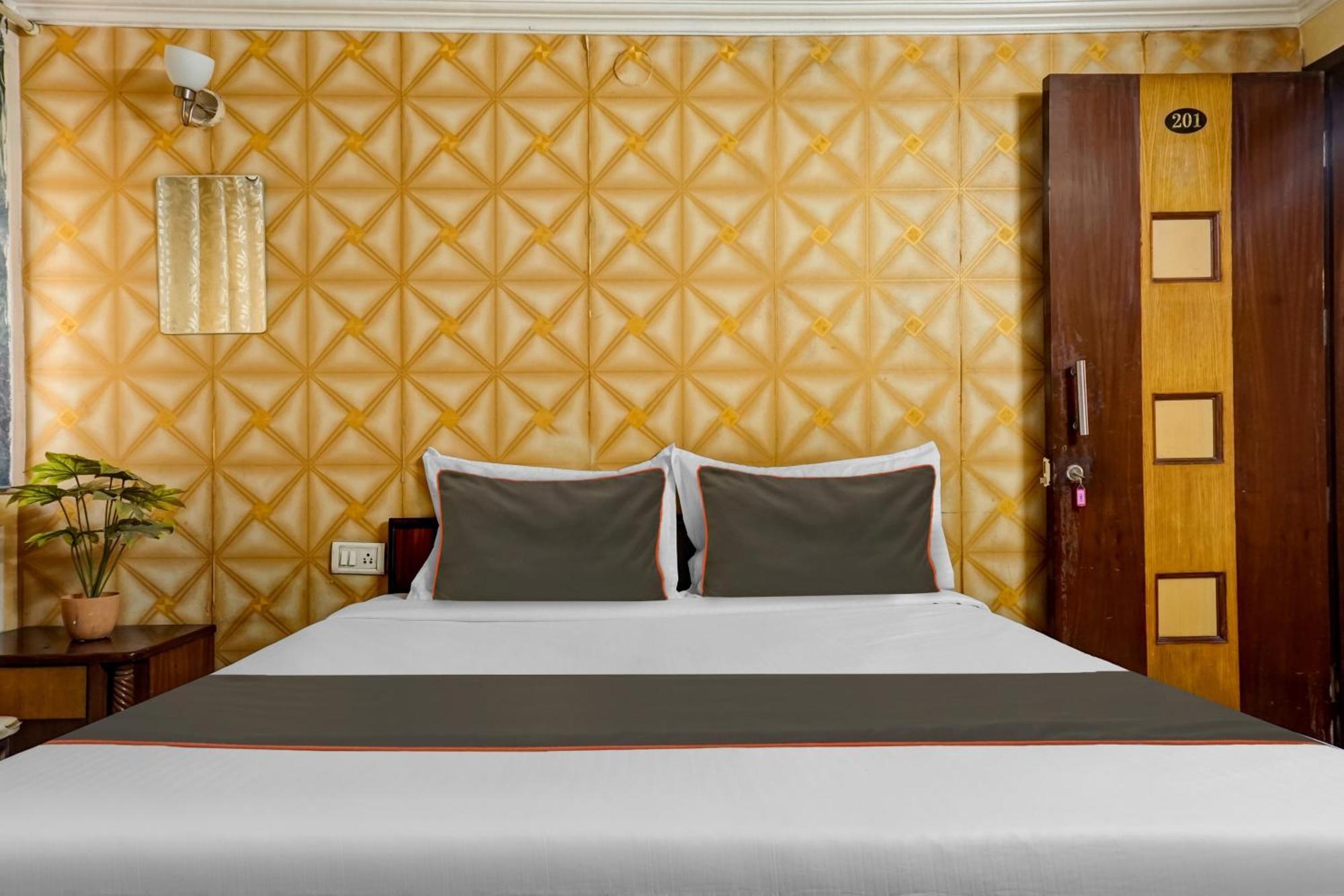 Hotel Galaxy Residency Kalyani Nagar Пуна Экстерьер фото